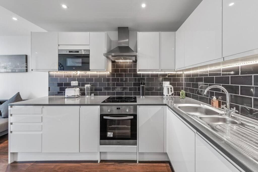 New Apartment 20 Mins From Waterloo London Bp36 Eksteriør bilde